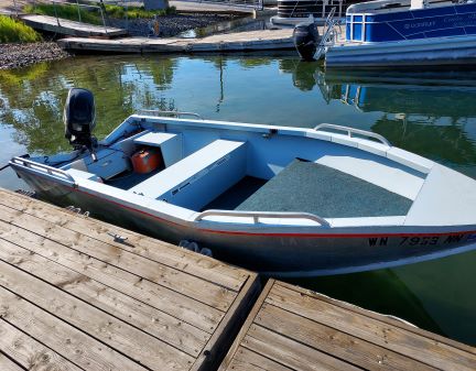 Motorized fishing boat rental